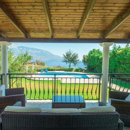 Willa Kleismata Sleeps 4 With Pool Air Con And Wifi *