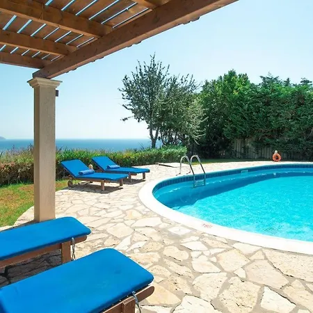 Kleismata Sleeps 4 With Pool Air Con And Wifi *
